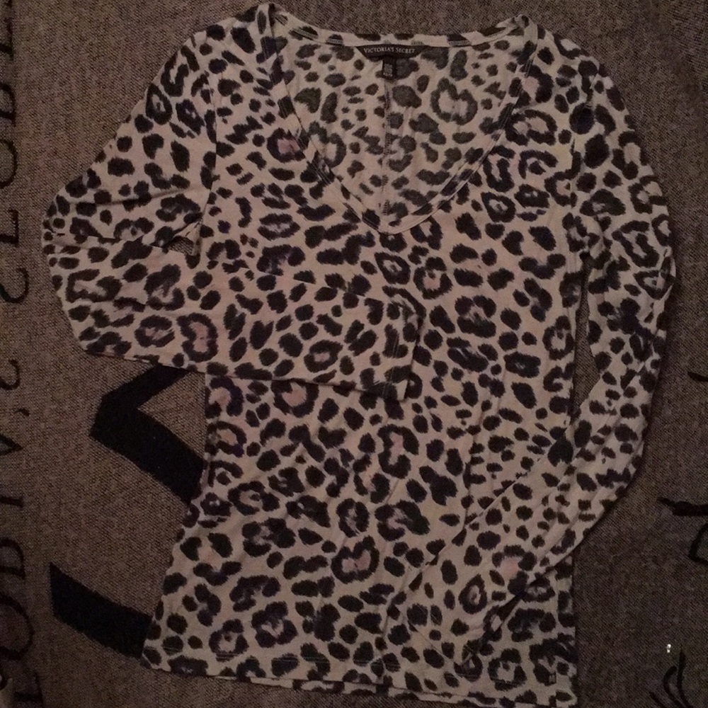 VS long sleeve v cut